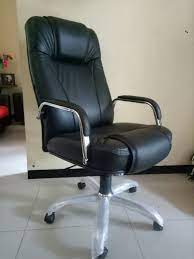 Interio home furnishings menghadirkan kursi kerja untuk kebutuhan kantor yang sangat minimalis dan elegan dudukan serta sandaran yang dilapisi bahan netting fabric, sangat cocok untuk ruangan kerja kamu di rumah. 50 Kursi Direktur Gratis Terbaik Gambar Kursi