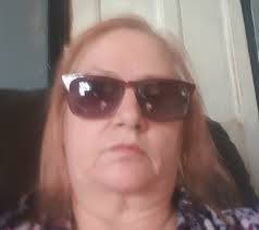 What is a nice short hairstyle for my sister's introduction?