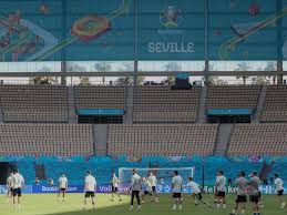 Das olympiastadion sevilla galt vor kurzem noch als weißer elefant, steht jetzt aber im mittelpunkt. Sjlatfgcpub Rm