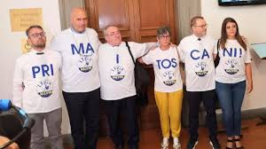 Le sillabe sono gruppi di lettere pronunciati con una sola emissione di voce. Prima I Toscani I Consiglieri Regionali Della Lega Protestano Ma Sbagliano La Divisione In Sillabe La Repubblica