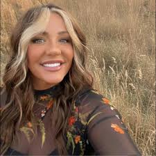 Hawaiian restaurant in North Georgia 🌺 🐚 @hellohilogainsesville is a  local favorite is actually created by the @kingshawaiian family🍞👑 its  design feels like an island oasis and has a huge outdoor space