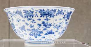 清康熙成化款青花花蝶纹碗天津博物馆藏the qing dynasty kangxi period 1662 1722 blue and white bowl with flowers and butterfly desig white bowls pottery glazes butterfly design