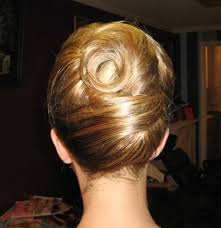 Rather, make a small low bun with it and give it a little messy finish. How To Look Beautiful With Short Hair Fashion Magazine