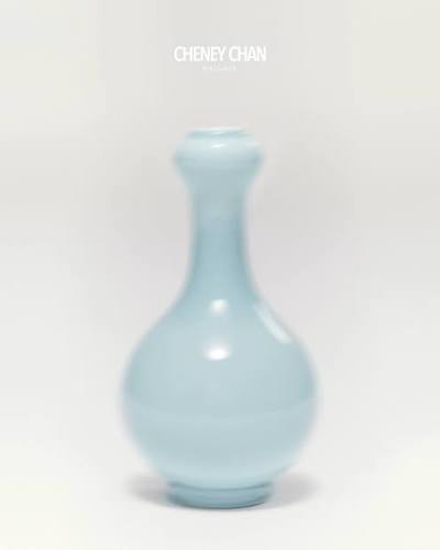 CHENEY CHAN Private 2024 Serena Elegance series is inspired by Chinese  porcelain. The gorgeous azure silk shows clear and peaceful colors,  injecting the unique warmth and gloss of porcelain into the details