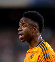 Prostule, prostule!” Vinicius s-a bucurat prea devreme și a fost insultat  de fanii lui Betis + Încă un „galben” pentru brazilian