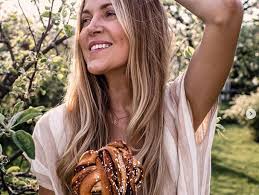Welcome to laid back burger shack! Vegan Guru Blames Diet For Menopause Goes Back To Burgers Toronto Sun