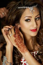 They can make their hair braided, tied into a bun or other kinds of styles. Great Indian Wedding Hairstyle Video Trendy Hairstyle Ideas In 2020