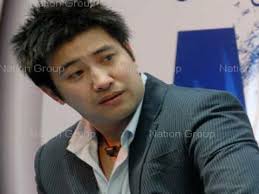 64 ผู้จัดละคร ต้น ณฐนนท์ ในนามค่าย ชลลัมพีโปรดั๊กชั่น พร้อมพิธีกร หนุ่ม กรรชัย ที่ช่วยประสานงานให้ เข้าพบ. à¹€à¸œà¸Š à¸à¸«à¸™ à¸²à¸—à¸³à¸‡à¸²à¸™à¸„ à¹€à¸‚ à¸¡ à¸«à¸™ à¸¡ à¹„à¸¡ à¹€à¸à¸£ à¸‡à¸„à¸™à¸ˆ à¸šà¸•à¸²à¸¡à¸­à¸‡