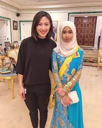 Adik kakak ini terpaut usia hingga 15 tahun, lho. Manis Berhijab Puteri Ameerah Bolkiah Semakin Cantik Persis Bondanya Azrinaz Mazhar Hakim Viral Meletop