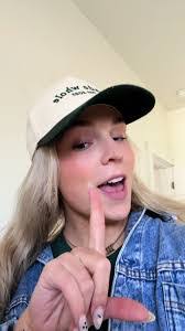 Cherie Baxter's Instagram, Twitter & Facebook