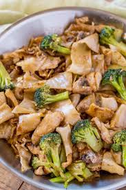 Stir Fry Chicken And Wide Rice Noodles Pad See Ew Vegetarian Thai Recipes Stir Fry Noodles