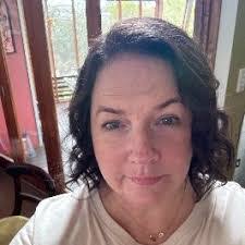 Kim Petrie's Instagram, Twitter & Facebook