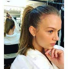 Joyeux Anniversaire Josephine Skriver Retour Sur Ses Plus Belles Coiffures Reperees Sur Instagram Beautiful Women Hair Beauty Hair Styles