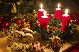 Avec un budget inférieur à 15 euros et un peu d'imagination, vous épaterez vos convives avec cette couronne originale. Fabriquer Une Couronne De L Avent La Pause Jardin