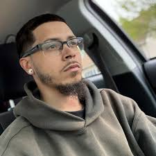 Everett, April 2023. Kurt, with Old Dirty Buzzard at Tony V's a couple  weeks back. The first time I saw this guy play (to the best of my knowledge  and sometimes faulty