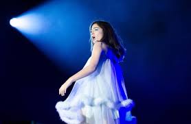Gaua bartzelonako primavera sound festibalean aurkitzen gara. Watch Lorde Cover Frank Ocean S Lost At Primavera Sound Festival 2018 Directlyrics