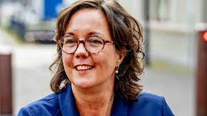 Tamara van ark is minister for medical care and sport. Demissionair Minister Van Ark Weg Vanwege Ernstige Nekklachten Nos