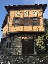 Eski Bursa Evleri Bursa Da Cesitli Sosyal Guruplarin Yasadiklari Evler Farkli Olmakla Birlikte Cogunlukla Bursa Evlerinde Ust Tarihi Evler Eski Evler Evler