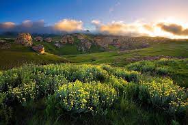 The Drakensberg Derived From The Afrikaans Name Drakensberge Meaning Dragon Mountains Is The N Cheap Places To Travel Nature Photography Landscape Pictures