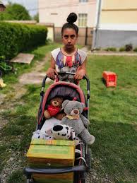 Procurorii au deschis un dosar penal pentru vătămare corporală din culpă. Aprilie 2019 ColectÄƒ De Cadouri Pentru Copii SÄƒraci Din Romania Cutiile Au Ajuns La Destinatari Raport Foto