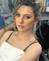 Artista a ajuns sa fie lidia buble a lansat miercuri un single nou intitulat „secrete. Lidia Buble Somethingnewiscoming Facebook
