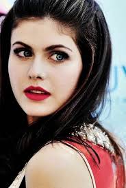 Actress With Green Eyes And Black Hair Green Eyed Goddess Alexandra Daddario Alexandra Beautiful Eyes