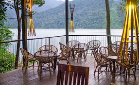 What does the belum rainforest resort look like ? Belum Rainforest Resort Een Pareltje Binnen Het Royal Belum State Park