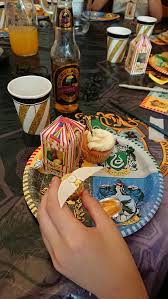 Comment Organiser Une Fete D Anniversaire Harry Potter Anniversaire Harry Potter Anniversaire Harry Anniversaire Theme Harry Potter