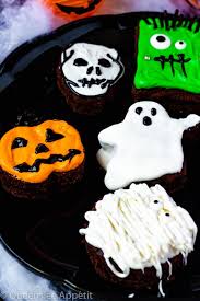 If you're like me, halloween is your favorite holiday! Easy Halloween Brownies Recipe Queenslee Appetit