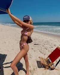 11, and on tuesday she documented. Femininite On Twitter So Are You Skinny Or Are You Like Elsa Hosk Skinny