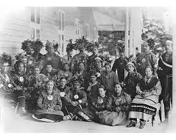 First Nations Huron Wendat Group From Wendake Lorette At Spencerwood Quebec City Qc Histoire Des Indiens D Amerique Photos Historiques Photos Anciennes