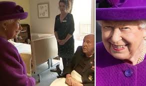 Queen news: Queen in high spirits as she jokes 'you beat me' with veteran