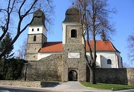 Cesta za opevněnými kostely oblasti jižní moravy (opevněný kostel v kurdějově a opevněný kostel v nosislavi), potažmo okraje vysočiny, má své třetí. Velka Bites Pamatky A Zajimavosti