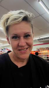 Woda gazowana na wyspie jest w małych szklanych butelkach#rodzinaclarke  #woda