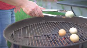 Are eggs supposed to sink or float? 5 Ways To Tell If Raw Eggs Are Still Good Fresh And Edible