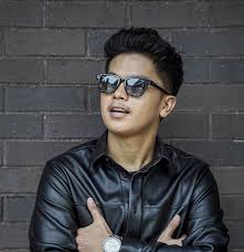 Lirik lagu segalanya oleh haqiem rusli hampir pernah ku cuba sesali, kerna telah memberikan segalanya, siapakah diriku. Instagram Haqiem Rusli