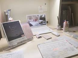 S T U D Y Panosundaki Pin