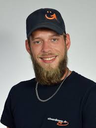 Unsere Halle ist bald fertig Eine Schwendimann-Lampe von José Winterdienst  ist gefordert Ein gutes neues Jahr!