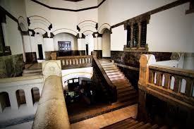 Semarang's most famous landmark, lawang sewu ('thousand doors'), comprises two colossal colonial buildings that were one of the headquarters of the indonesian railways during the dutch era. Semarang Lawang Sewu Building Travelconnex