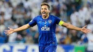 صورة مع إدواردو تحسم الجدل حول مدرب الهلال الجديد سعودي 360 ازداد الجدل حول اقتراب فابيو كاريلي المدرب الحالي ل Mens Tshirts Mens Tops Mens Graphic Tshirt