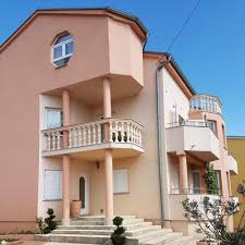 A rana suzana quadradinho videókat természetesen megnézheted online is itt az oldalon. Apartments Suzana Novi Vinodolski Apartment Price Address Reviews