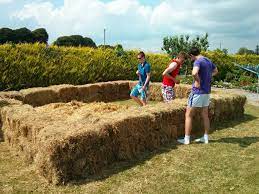 Fabriquer salon de jardin was last modified: Avec De Simple Bottes De Paille Ces Hommes Ont Cree Quelque Chose De Fantastique Pour Leur Jardin