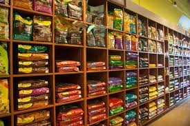 Wooden Shelving Loja De Racao Loja De Pet Shop Loja De Animais