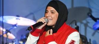 Born 25 july 1980 in nicosia), better known by her stage name diam's (djams), is a french rapper and singer of greek cypriot origin. Diam S S Implique Dans L Humanitaire Et Aide Un Orphelinat Au Mali Mce Tv