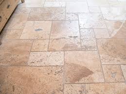 Fliesen Travertin Rustic Jonastone Naturstein Hier Kaufen Fliesen Natursteinfliesen Naturstein Boden