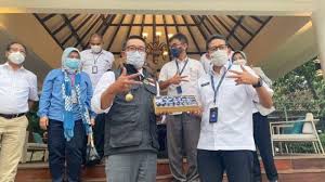 Berta evening capsule collection now available for online purchase. Duet Sandiaga Uno Ridwan Kamil Untuk Capres 2024 Mengemuka Ini Tanggapan Kedua Tokoh Tersebut Tribun Palu