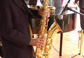 Este grande instrumento musical pertence a um grupo de instrumentos de sopro, ea maioria pode ser ouvido na orquestra de música clássica, jazz big bands, bandas . Instrumental Sax Fabio Monteiro Palco Mp3