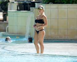 You can definitely go swimming while menstruating and not worry about leaving blood in the pool. I M A Celeb S Rebekah Vardy Shows Off Her Bikini Body After Losing A Stone In The Jungle As She Relaxes Around The Pool At Luxury Hotel In Australia