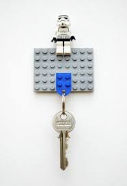 これlegoで作ったよ かわいすぎるインテリア小物10のアイデア lego key holders key holder old toys