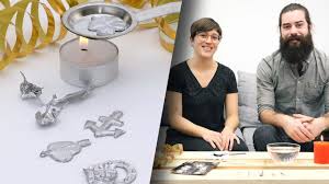 Nur weil du jetzt alle formen von bleigießen kennst, heißt das natürlich nicht, dass du unbedingt weißt, welchen kasus du in einem spezifischen satz eigentlich benutzen solltest. Bleigiessen Vor Oder Nach Mitternacht So Machen Sie Es Richtig Focus De